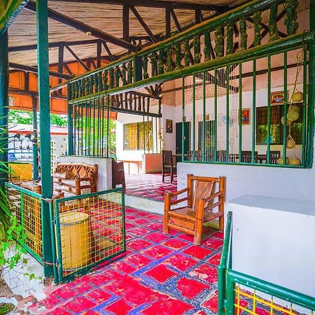 Oyo 875 Madhavi Beach Resort Balibago Esterno foto